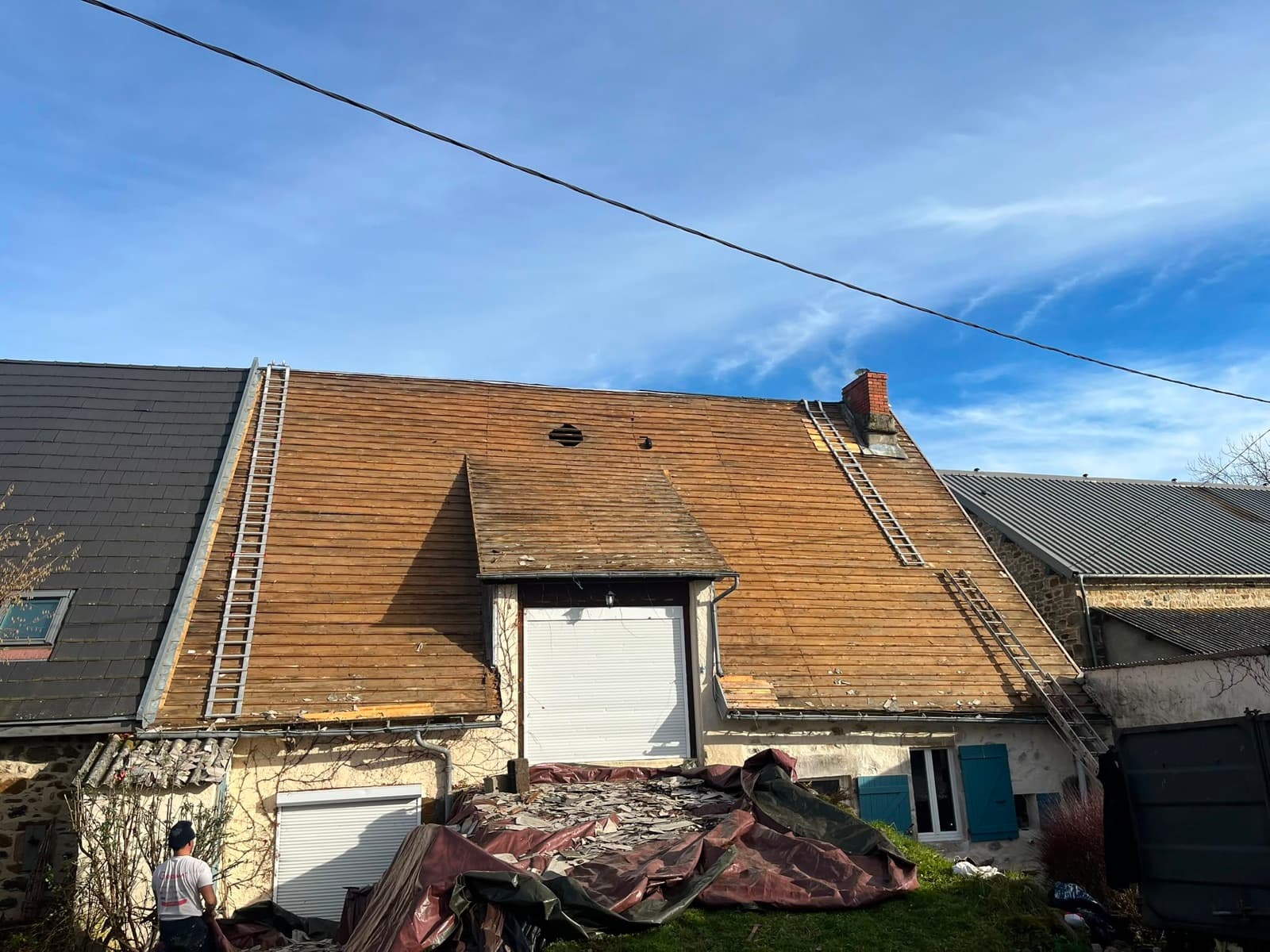 Chantier de couverture réalisé par LS Couverture 63 dans le Puy-de-Dôme