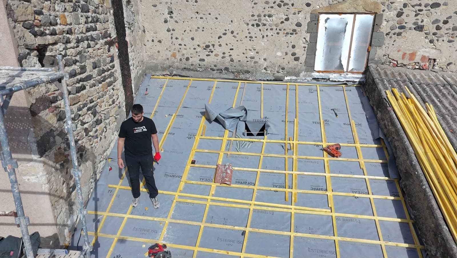 Chantier de couverture réalisé par LS Couverture 63 dans le Puy-de-Dôme